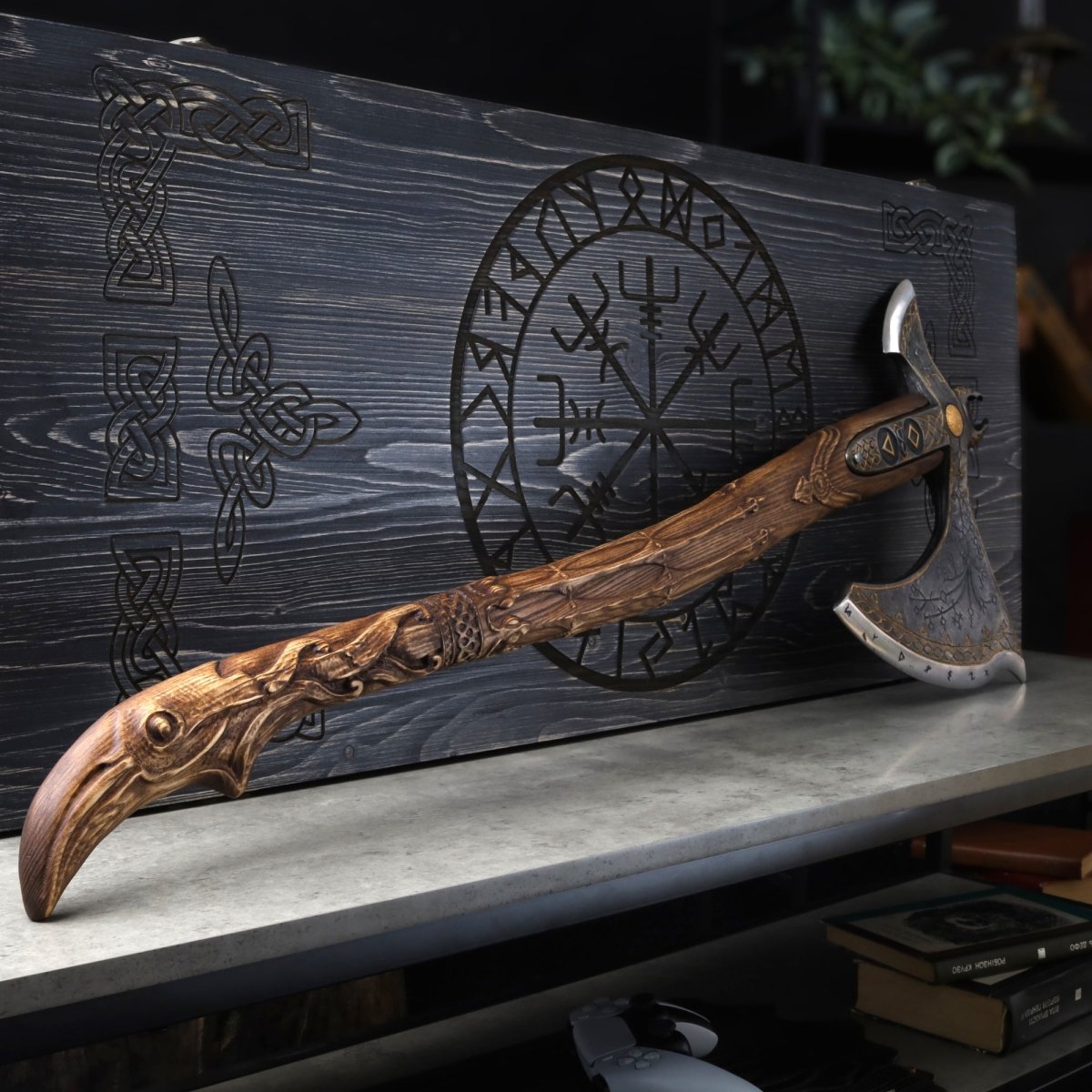Tomahawk Rune Kratos's Leviathan Axe - Glowing runes