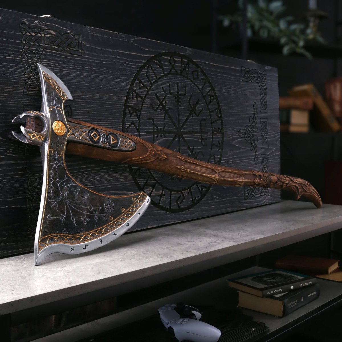 Tomahawk Rune Kratos's Leviathan Axe - Glowing runes